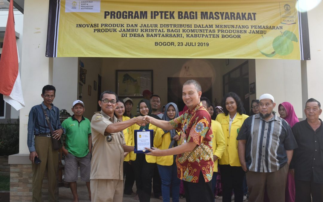 Dosen Vokasi UI Buat Toko Online untuk Pasarkan Jambu Kristal Bantarsari