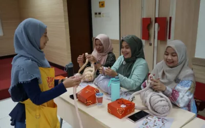 Upaya Mendorong Produksi Ramah Lingkungan dan Menjaga Kesehatan Mental, IWK Vokasi UI Selenggarakan Workshop Pembuatan Chunky Bag