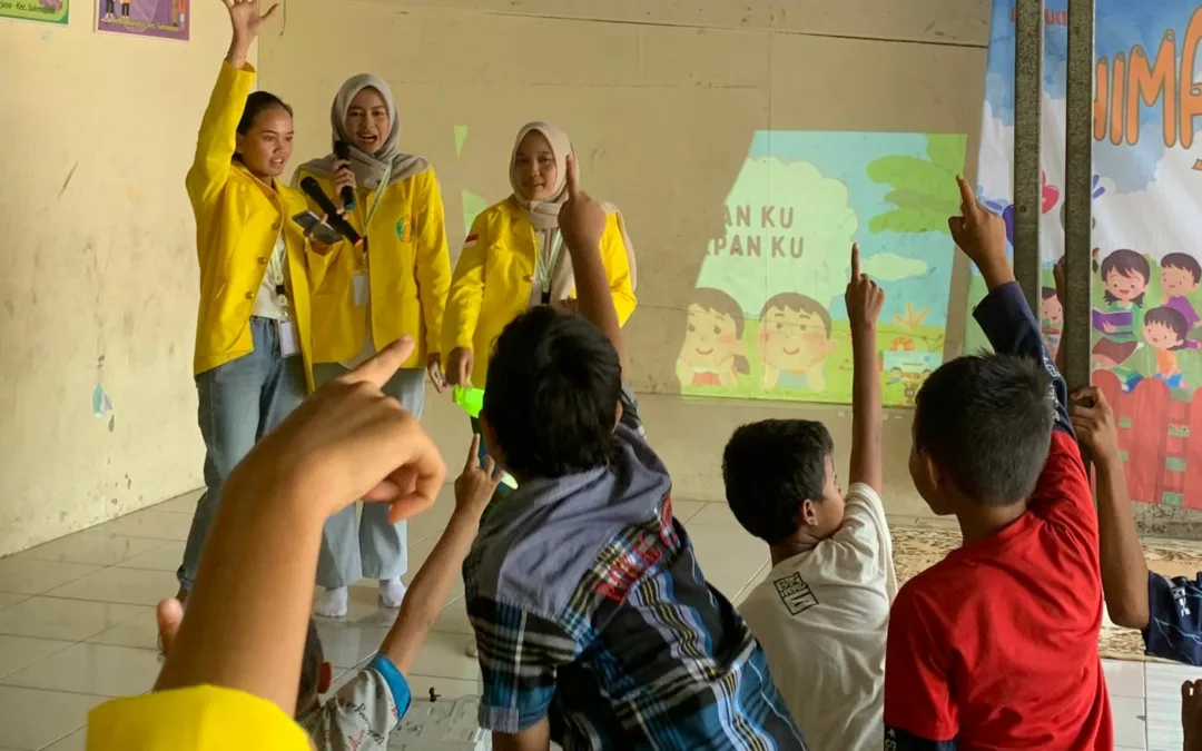 Edukasi Literasi Keuangan: Mahasiswa UI Ajak Anak-anak di Depok Giat Menabung Sejak Dini