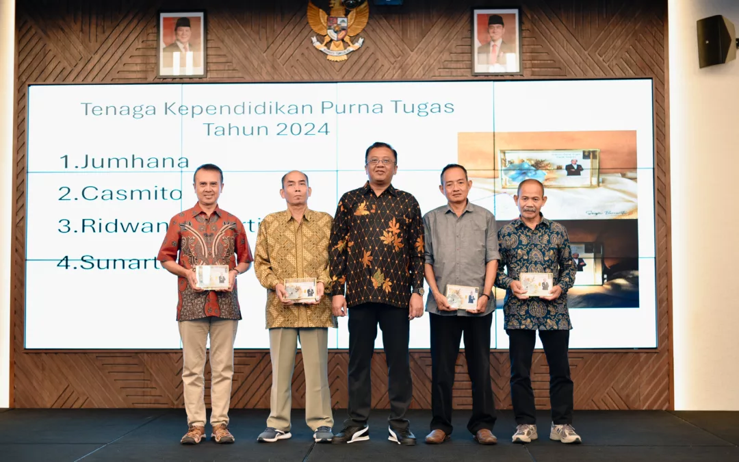 Guna Tingkatkan Kesejahteraan Emosional Karyawan, Direktur Vokasi UI Berikan Apresiasi Kepada Tenaga Kependidikan yang Akan Purna Tugas